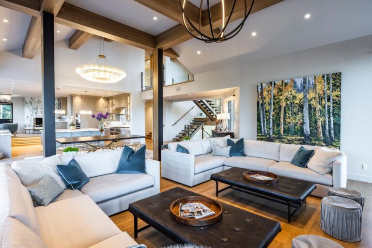 This Exquisite Mountain Home with 360 Degree Jaw Dropping Views in Park