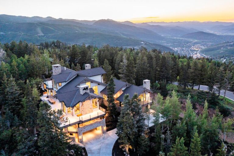 This Exquisite Mountain Home with 360 Degree Jaw Dropping Views in Park