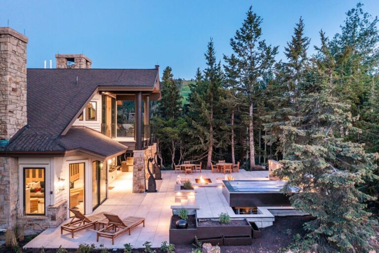 This Exquisite Mountain Home with 360 Degree Jaw Dropping Views in Park