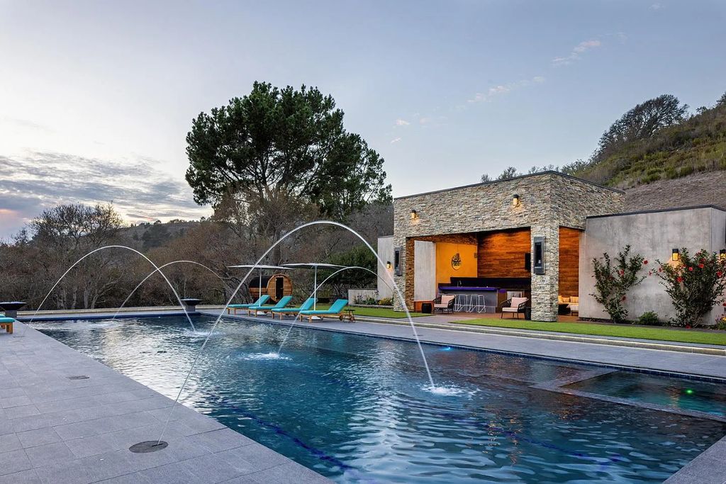 The Home in Carmel Valley, a gated estate amongst the rolling hillsides of world-renowned Tehama Golf Club offers a stunning and private setting, an impressive list of amenities is now available for sale. This house located at 10 Alta Madera Ave, Carmel Valley, California