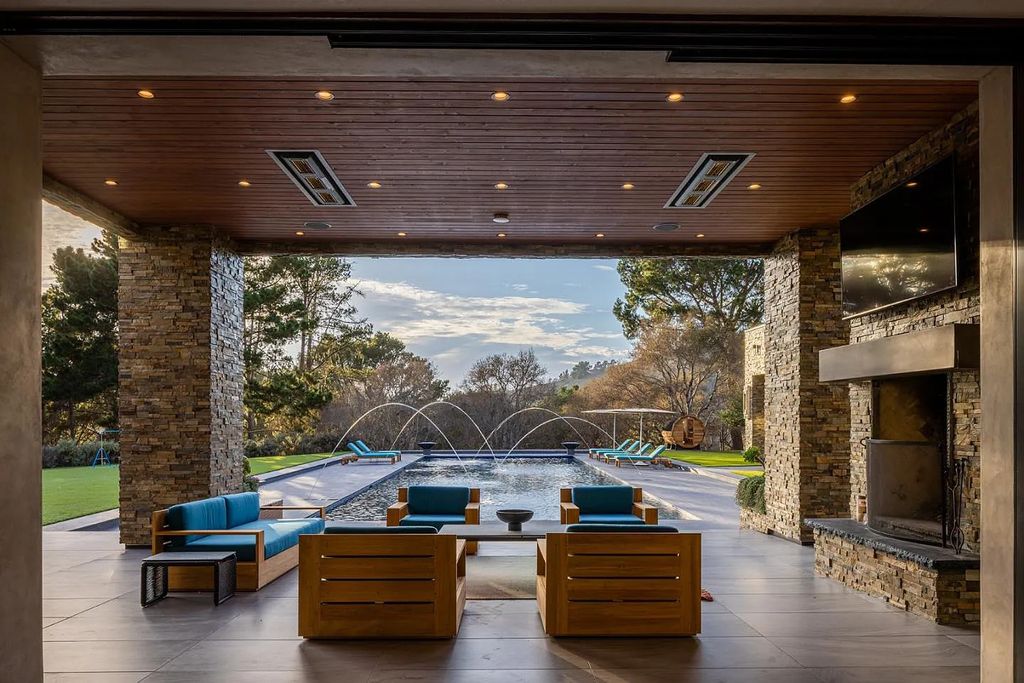 The Home in Carmel Valley, a gated estate amongst the rolling hillsides of world-renowned Tehama Golf Club offers a stunning and private setting, an impressive list of amenities is now available for sale. This house located at 10 Alta Madera Ave, Carmel Valley, California