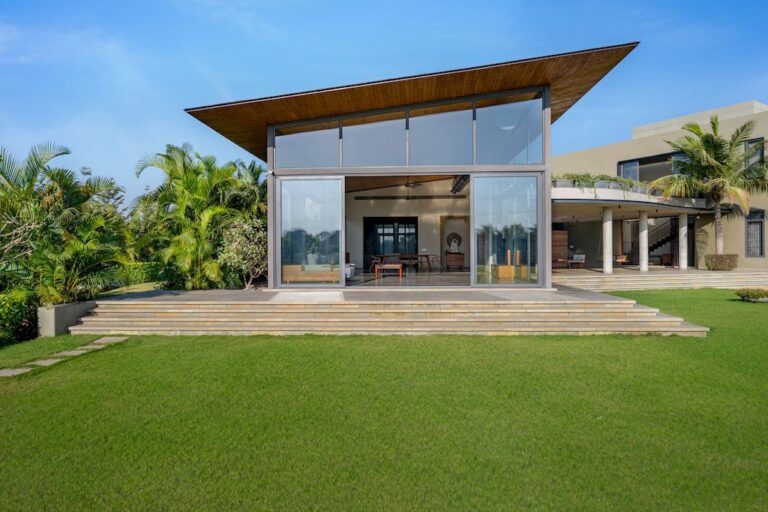 Vahadivan House Integrates Natural Environment by Design Work Group
