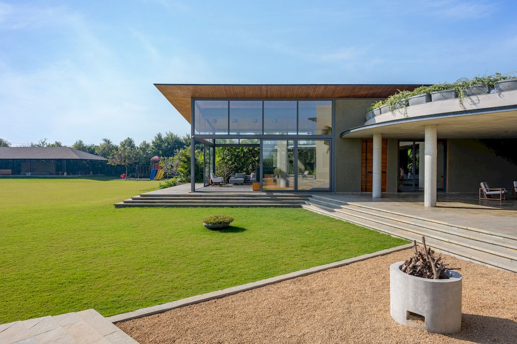Vahadivan House Integrates Natural Environment by Design Work Group