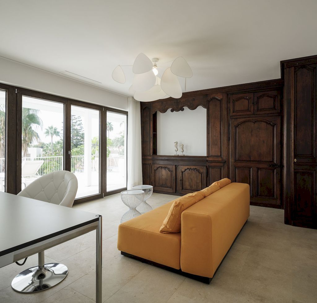 Villa Schefflera, a comprehensive renovation by Marion Regitko Arquitectos