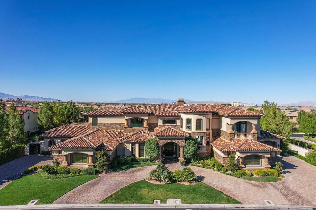 The Estate in Las Vegas, a chic custom home in the Southern Highlands Golf Club with interior and exterior spaces that can be highly personalized to offer the ultimate comfort is now available for sale. This home located at 11 Quintessa Cir, Las Vegas, Nevada