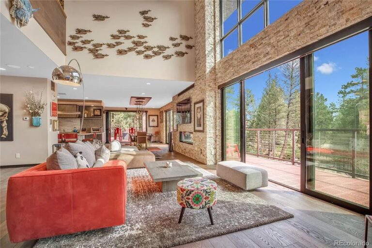 A Stunning Mountain Contemporary Home in Morrison with Finest Quality