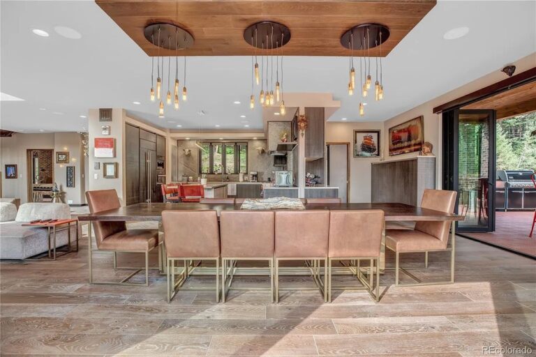 A Stunning Mountain Contemporary Home in Morrison with Finest Quality