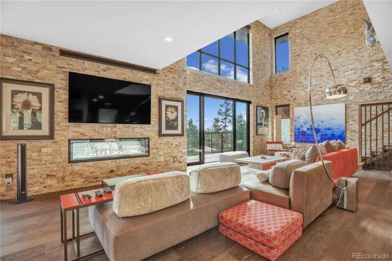 A Stunning Mountain Contemporary Home in Morrison with Finest Quality