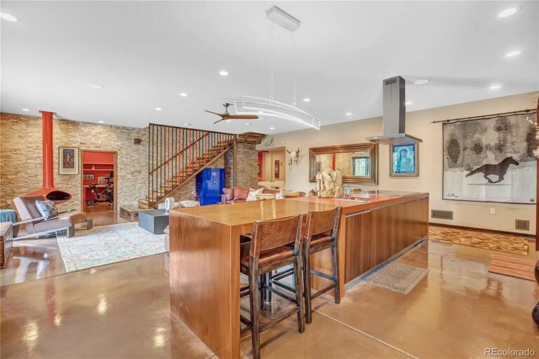 A Stunning Mountain Contemporary Home in Morrison with Finest Quality