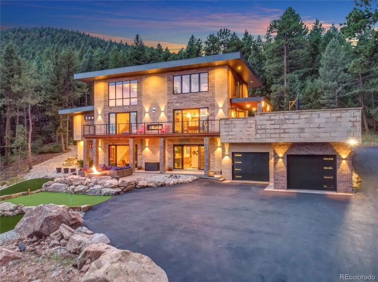 A Stunning Mountain Contemporary Home in Morrison with Finest Quality