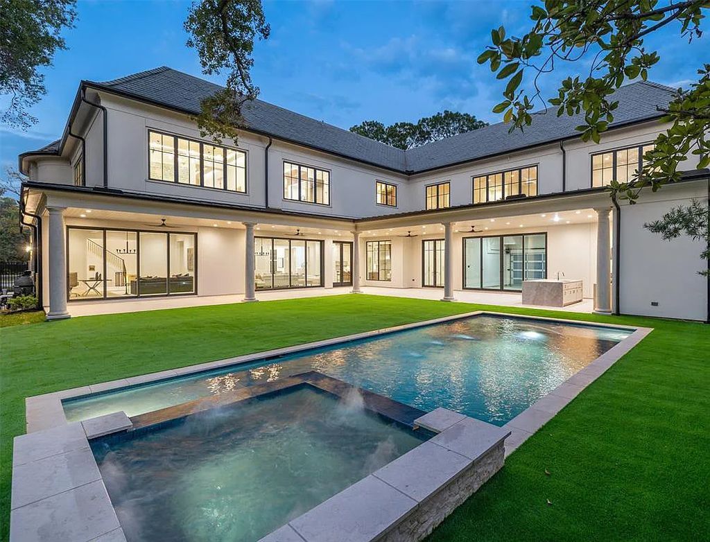 3315 Del Monte Drive, Houston, Texas is a highly custom new build by premiere builder Layne Kelly and JD Bartell Designs with state of the art amenities and a spacious backyard.