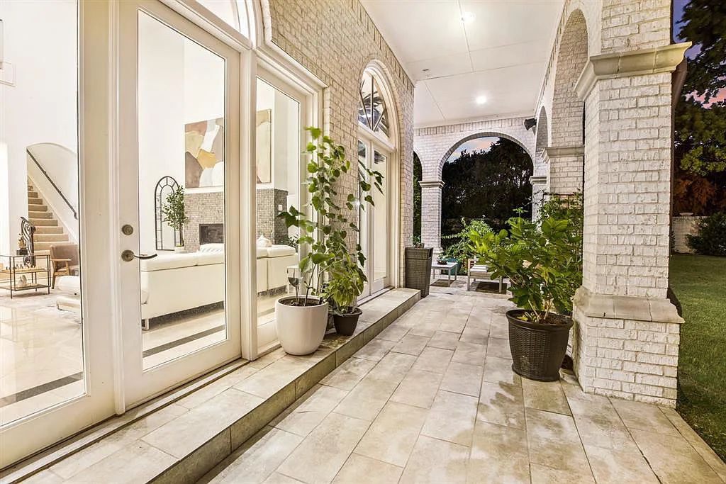 39 Braewood Pl, Dallas, Texas is a stunning estate in prestigious gated-guarded Glen Abbey multiple living areas on all floors, walls of windows, and a large beautiful covered backyard patio. 