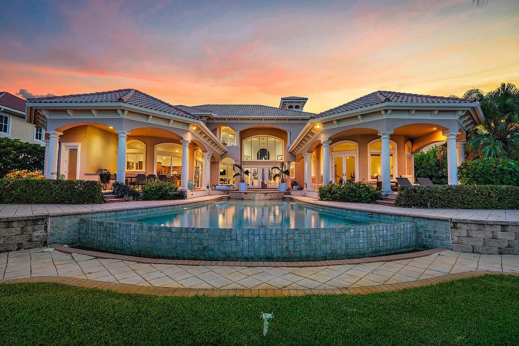 The Estate in Jupiter, a spectacular home with-in minutes to the Atlantic Ocean offering amazing water life is now available for sale. This home located at 19010 Loxahatchee River Rd, Jupiter, Florida