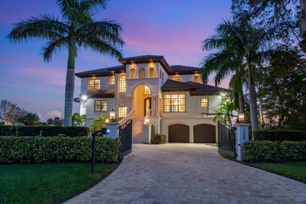 7350 Captain Kidd Ave, Sarasota, Florida is an amazing bay front estate accentuates a light and bright designer open floor plan which effortlessly blends architectural character with a modern look.