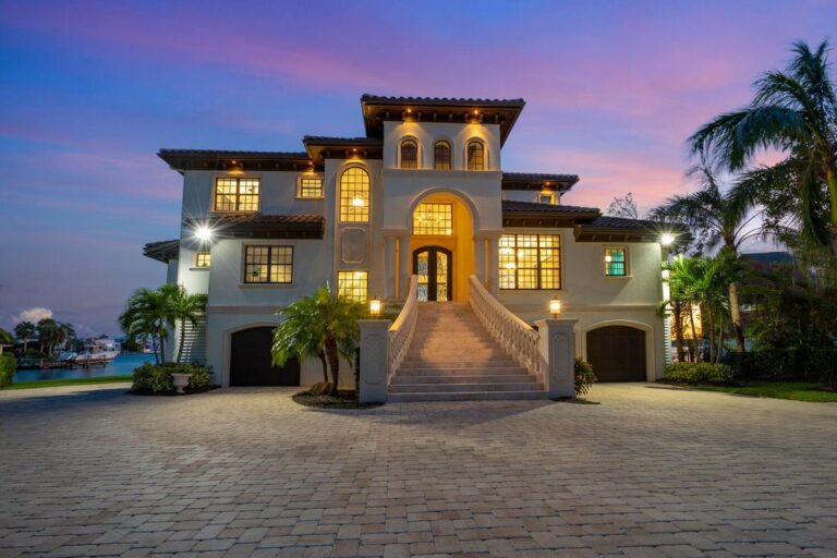 An Amazing Bay Front Estate with Sweeping Water Views in Sarasota, Florida