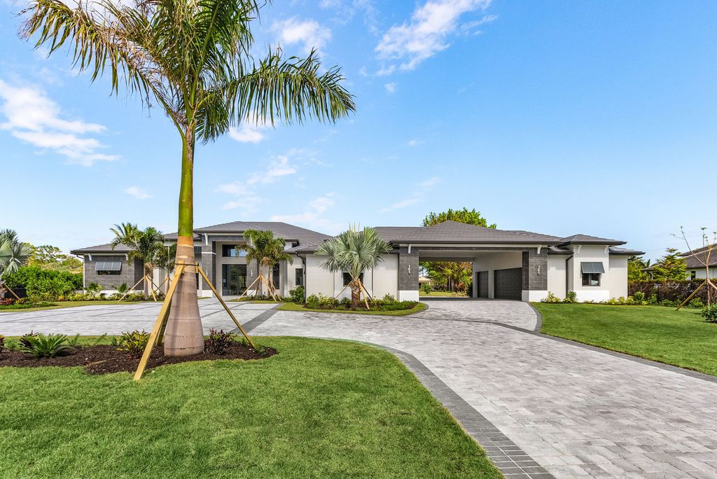 81 North Street, Naples, Florida is a fully furnished single-story residence with open floor plan allows for seamless integration of the indoor and outdoor living space, perfect for entertaining.
