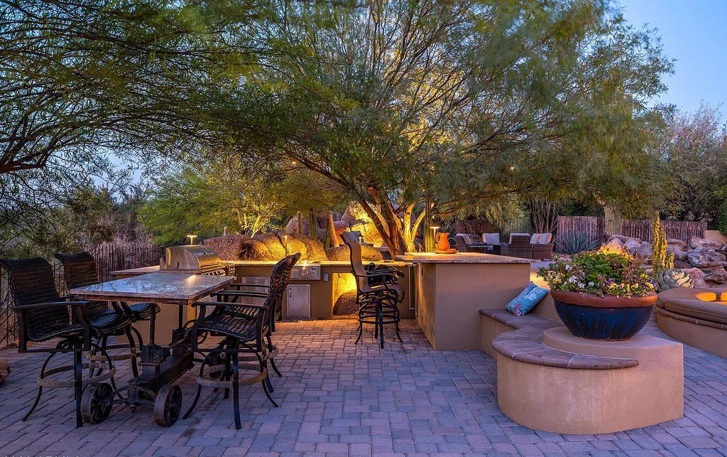 The Home in Scottsdale, an elegant residence has an expansive outdoor living features multiple fire effects, outdoor kitchen, large covered patio, heated pool/spa and several boulder outcroppings is now available for sale. This home located at 8472 E Moonlight Pass, Scottsdale, Arizona