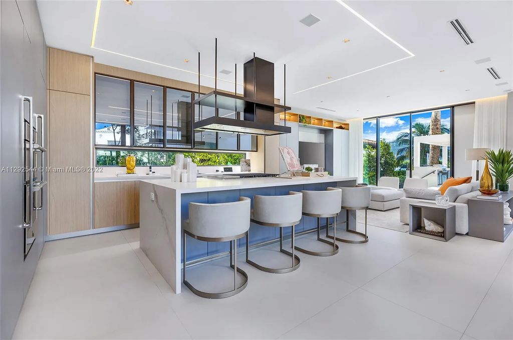 216 Palm Avenue, Miami Beach, Florida is a newly constructed waterfront masterpiece in one of the most coveted communities in Miami Beach with finest materials and highest standard in construction.