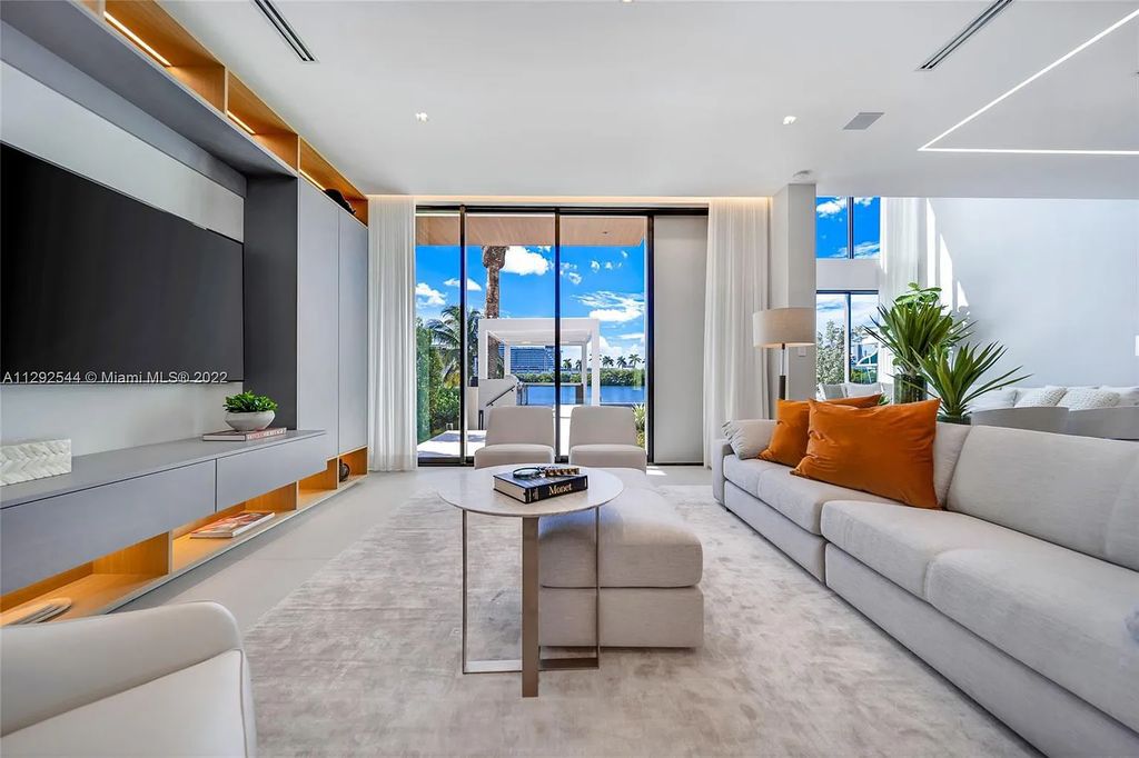 216 Palm Avenue, Miami Beach, Florida is a newly constructed waterfront masterpiece in one of the most coveted communities in Miami Beach with finest materials and highest standard in construction.