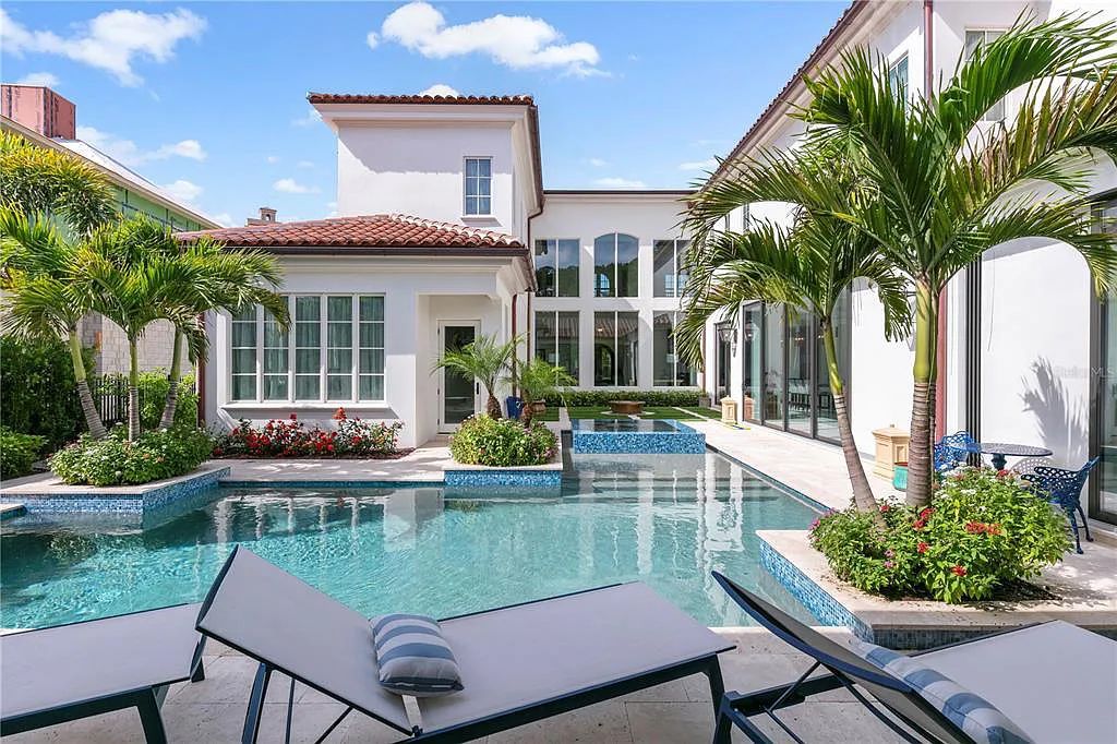 The Home in Orlando, a Spanish style residence nestled within the private residential community of Golden Oak with resort features including an expansive chef’s kitchen, Four Seasons catering kitchen, elevator, 3-car garage and two flex rooms is now available for sale. This home located at 10285 Summer Meadow Way, Orlando, Florida