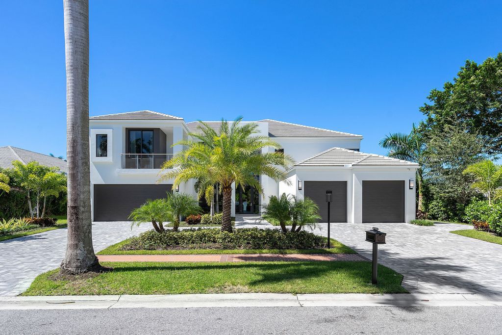 The Home in Boca Raton, a brand new modern estate in the world-renowned St. Andrew CC was designed by George Brewer Architect and decorated by Zelman Design is now available for sale. This home located at 17192 Northway Cir, Boca Raton, Florida