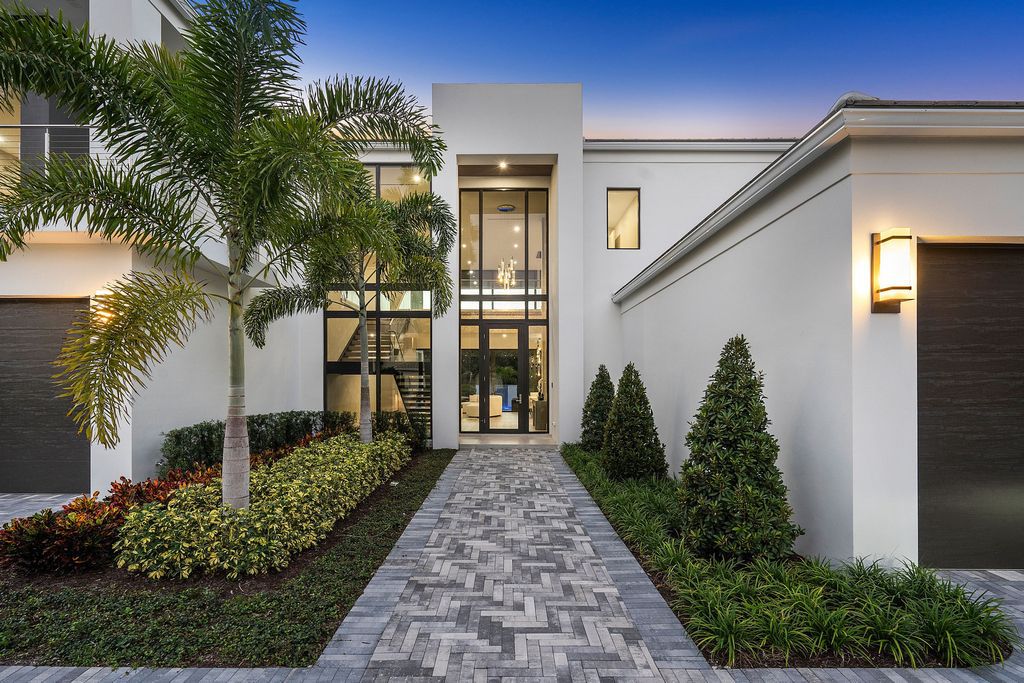 The Home in Boca Raton, a brand new modern estate in the world-renowned St. Andrew CC was designed by George Brewer Architect and decorated by Zelman Design is now available for sale. This home located at 17192 Northway Cir, Boca Raton, Florida