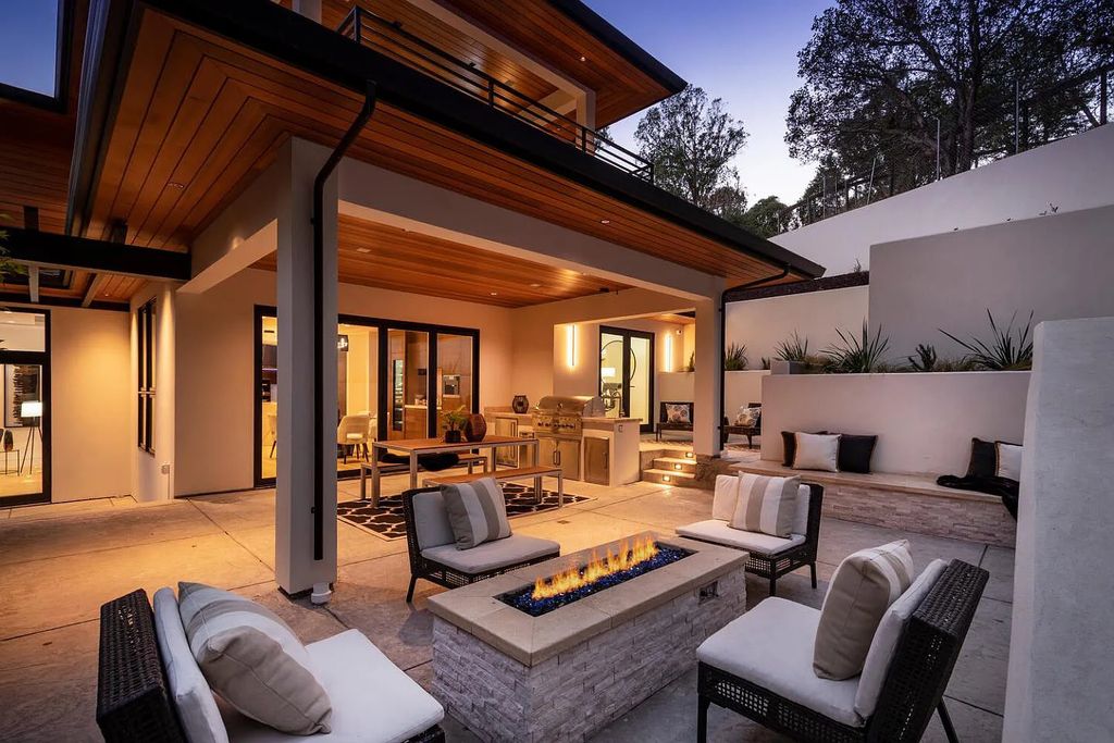 2280 Ralston Ave, Belmont, California is a brand-new contemporary masterpiece exudes meticulous attention to detail, exemplary craftsmanship, and designer finishes throughout.