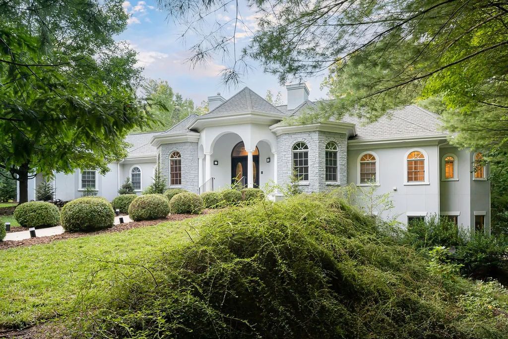 The Residence in Asheville is carefully considered and thoughtfully planned with plenty of entertaining spaces, now available for sale. This home located at 18 Cedar Hill Dr, Asheville, North Carolina