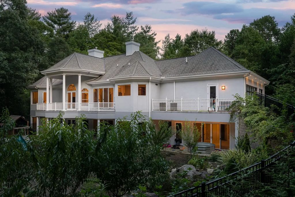 The Residence in Asheville is carefully considered and thoughtfully planned with plenty of entertaining spaces, now available for sale. This home located at 18 Cedar Hill Dr, Asheville, North Carolina