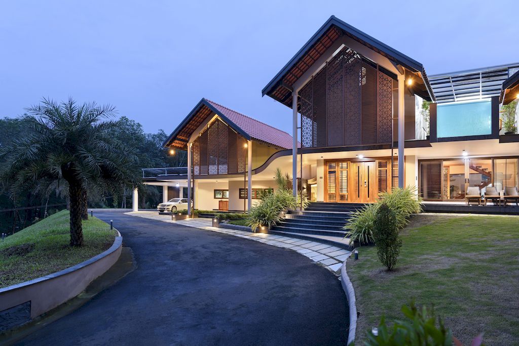 Contour House, spacious & comfort home by Archimatrix India Associates