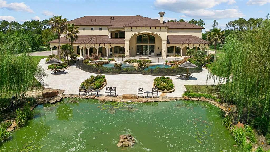 The Estate in Friendswood, an exceptional Mediterranean home with a breathtaking resort style backyard on 5 private wooded acres located along one of Friendswood’s most coveted streets is now available for sale. This home located at 10B Wilderness Trl, Friendswood, Texas