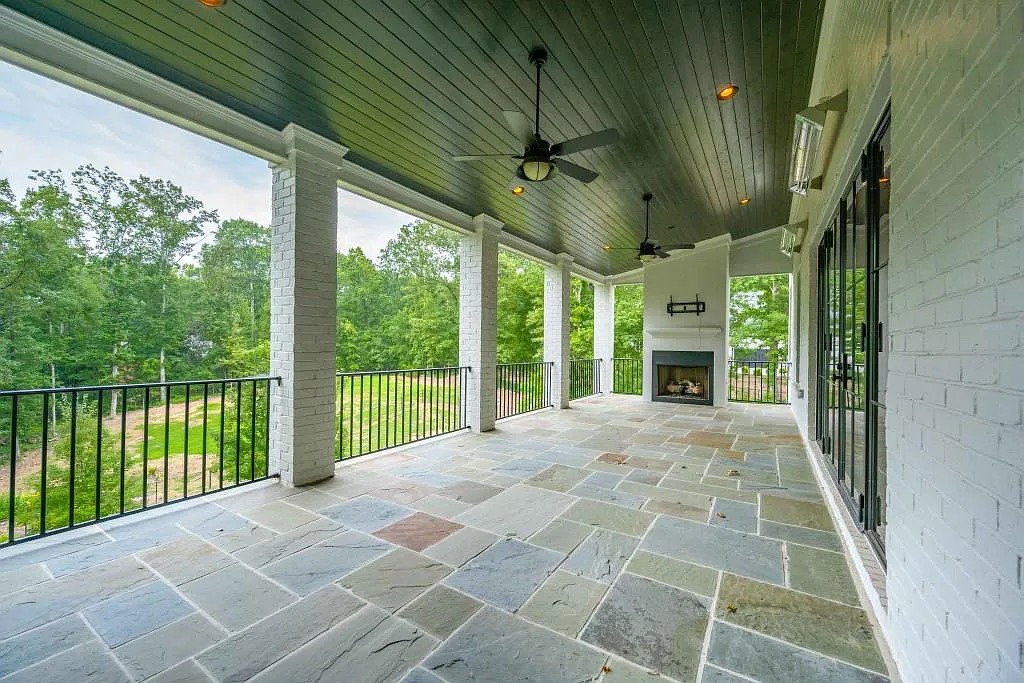 The Estate in Sandy Springs is a luxurious home perfect for entertaining now available for sale. This home located at 5720 Riverside Dr NW, Sandy Springs, Georgia; offering 06 bedrooms and 07 bathrooms with 2.15 acres of land.