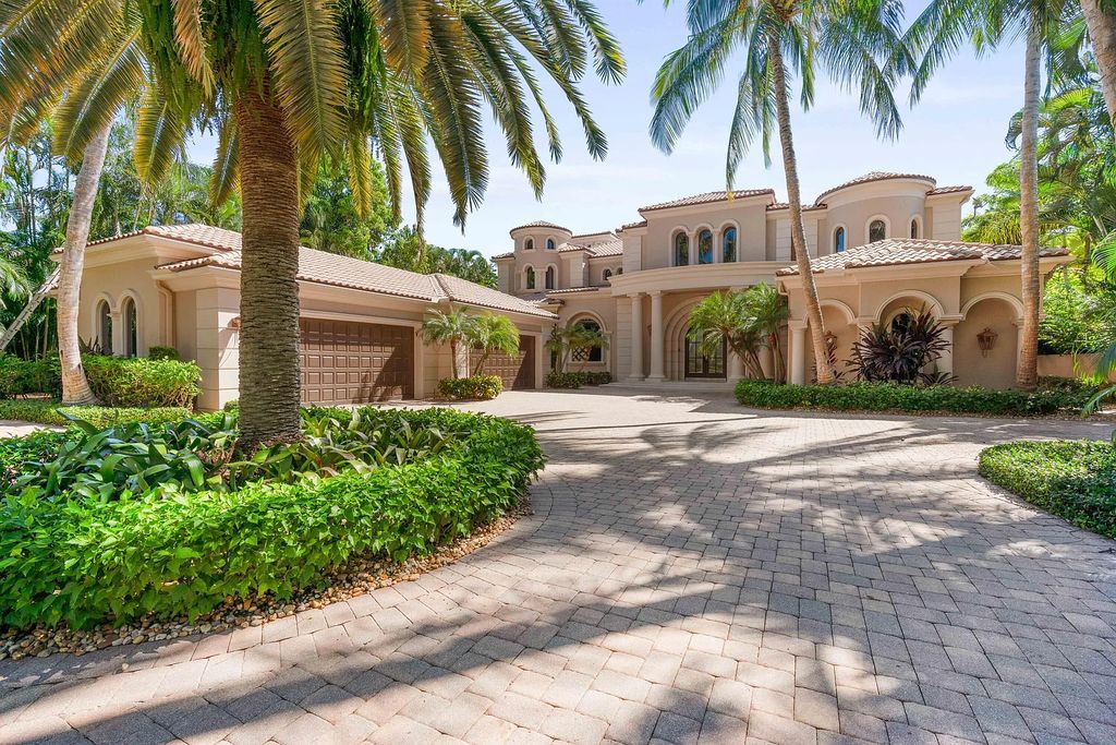 The Estate in Jupiter, an intracoastal masterpiece in The Club of Admirals Cove was executed by the talents of the design team of Affiniti Architechts, Parker-Yannette Landscape, Decorators Unlimited and Turtle Beach Construction is now available for sale. This home located at 192 Spyglass Ct, Jupiter, Florida