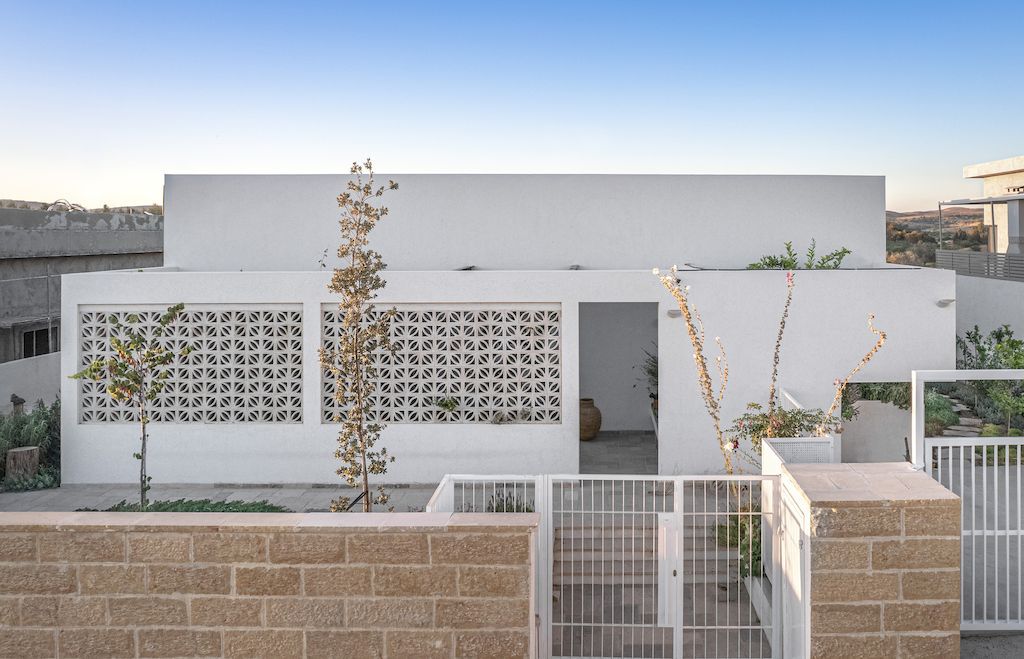 Goldwasser House with Clean Geometry by Architextit-Einat Erez-Kobiler