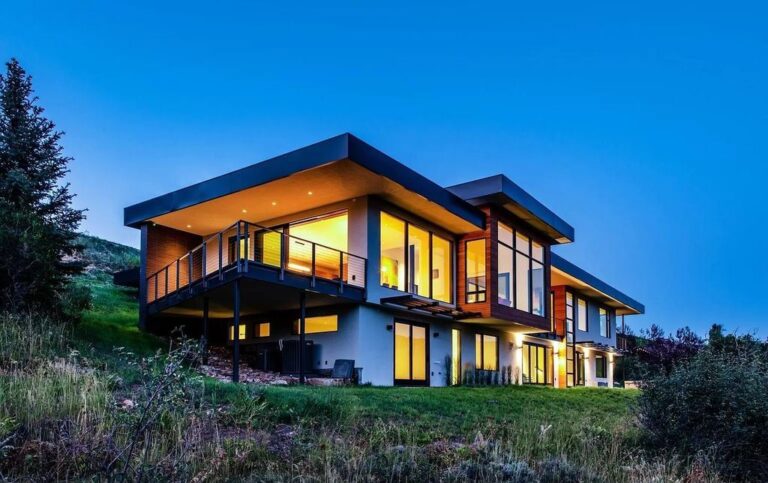 Greet You with Highest Quality Finishes and Thoughtful Design in Park City, this Truly Modern Masterpiece Listed at $9.75M