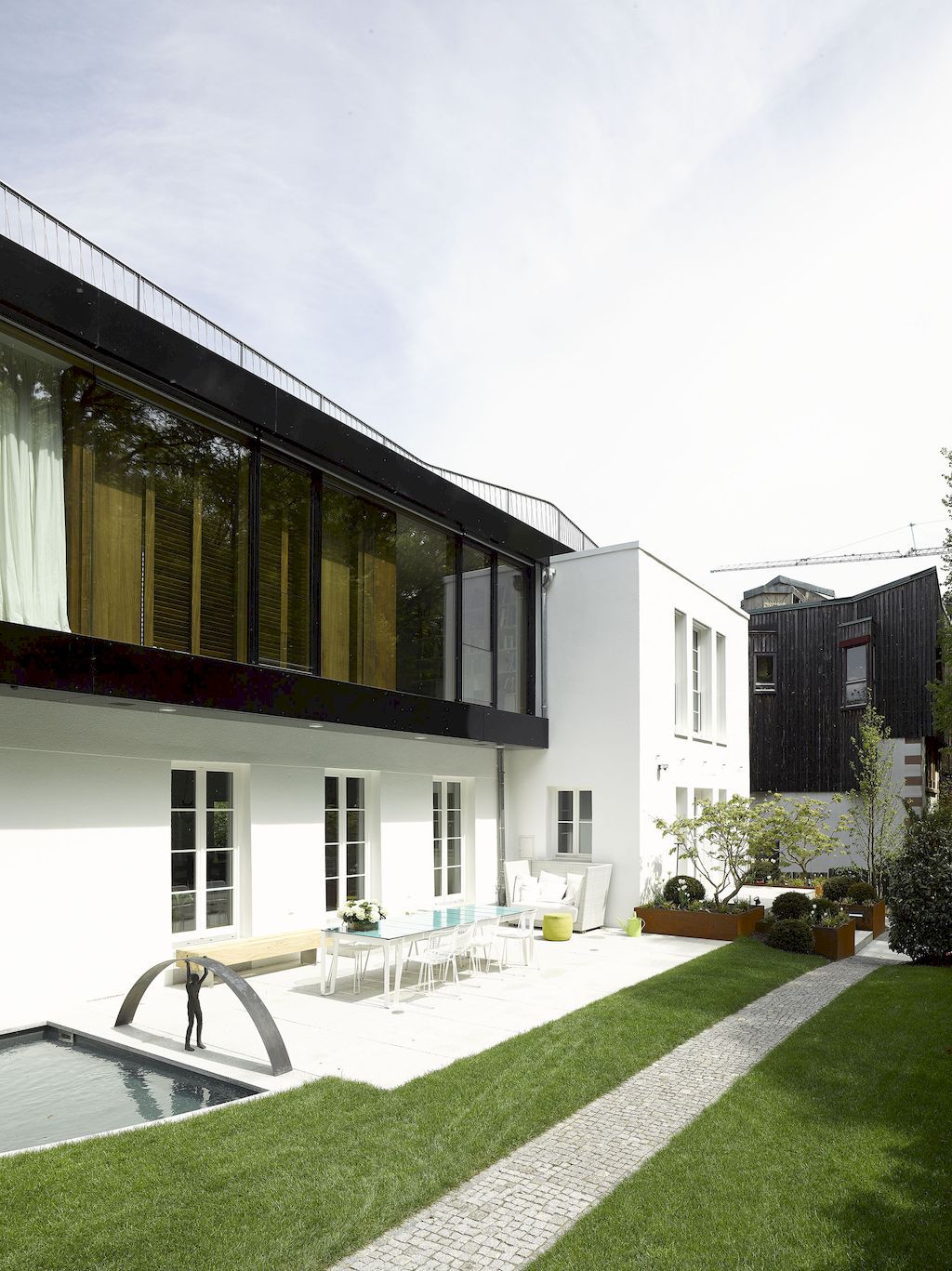Haus S, an Impressive Expansion in Stuttgart by Behnisch Architekten