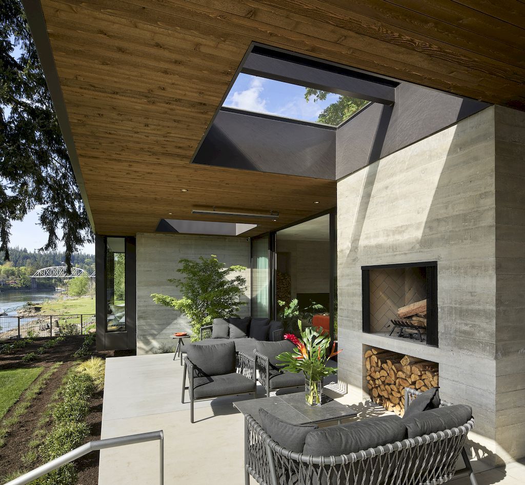 Heartwood Residence clad in glass & wood by William Kaven Architecture