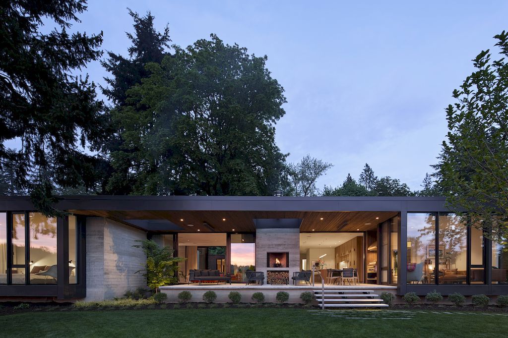 Heartwood Residence clad in glass & wood by William Kaven Architecture