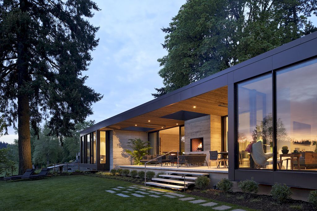 Heartwood Residence clad in glass & wood by William Kaven Architecture