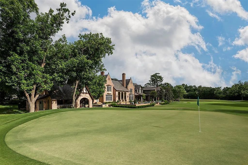 10540 Lennox Ln, Dallas, Texas is an extraordinary estate is located in the heart of Preston Hollow Strait Lane corridor offers the highest level of construction, timeless design, and grounds unlike anything seen in Dallas.