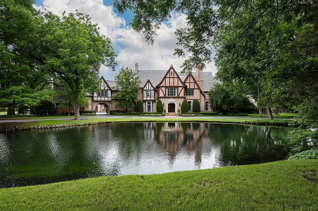 10540 Lennox Ln, Dallas, Texas is an extraordinary estate is located in the heart of Preston Hollow Strait Lane corridor offers the highest level of construction, timeless design, and grounds unlike anything seen in Dallas.