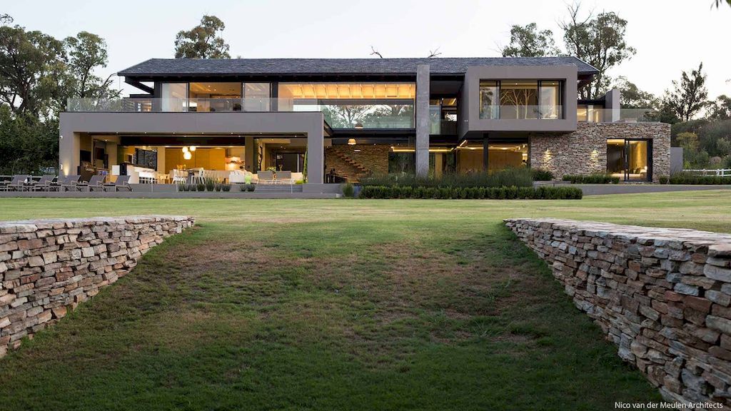 House In Blair Atholl, Modern Home by Nico van der Meulen Architects