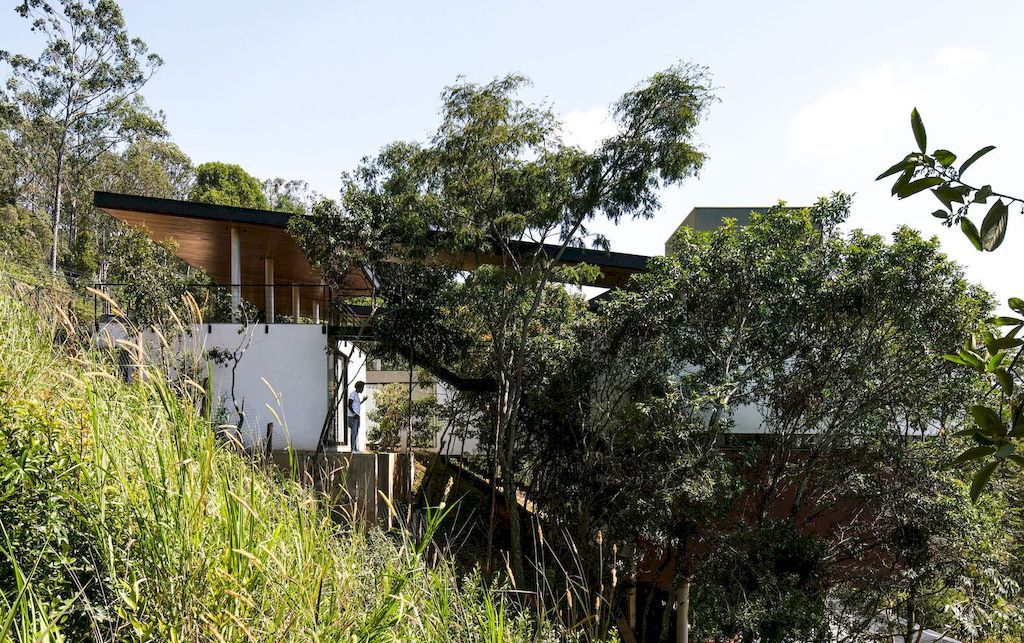 House in the Woods with spectacular view of nature by TETRO Arquitetura