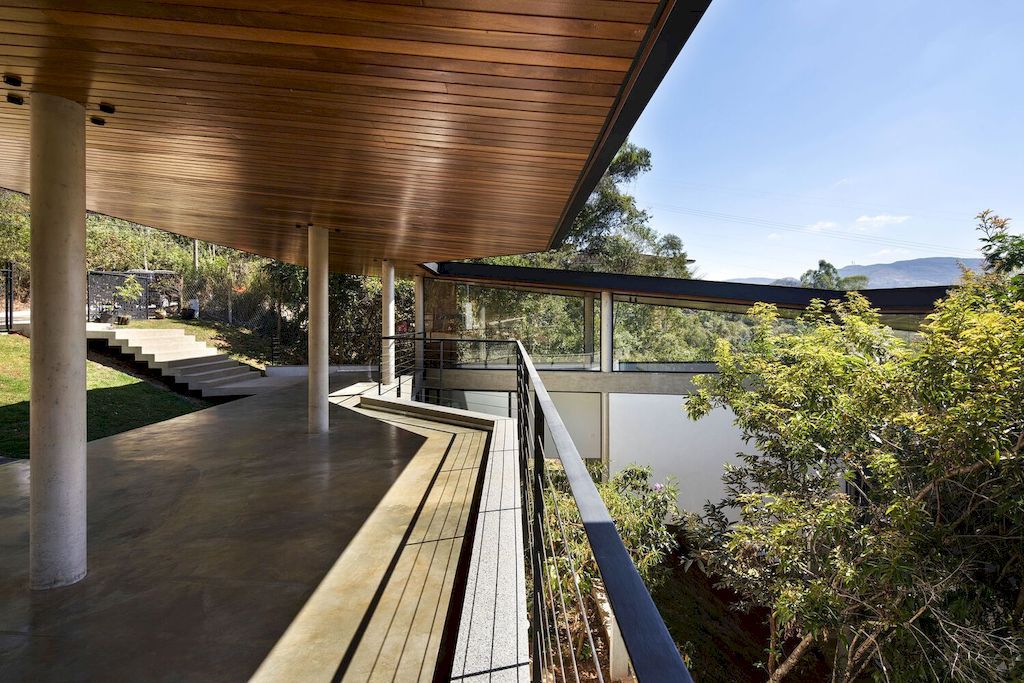House in the Woods with spectacular view of nature by TETRO Arquitetura