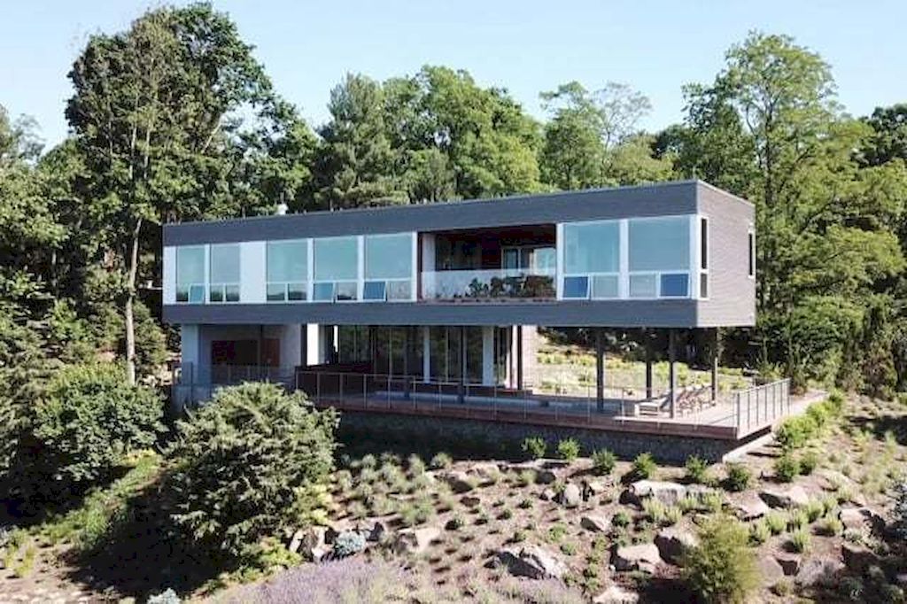 Hudson River House, modern compact home by Resolution: 4 Architecture
