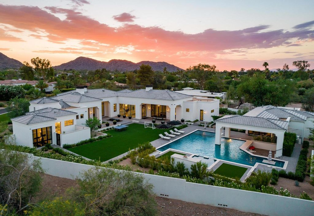 8311 N 53rd Street, Paradise Valley, Arizona is a transitional Mediterranean estate with amazing Mummy mountain views and tons of privacy showcases the pinnacle of resort style living. 