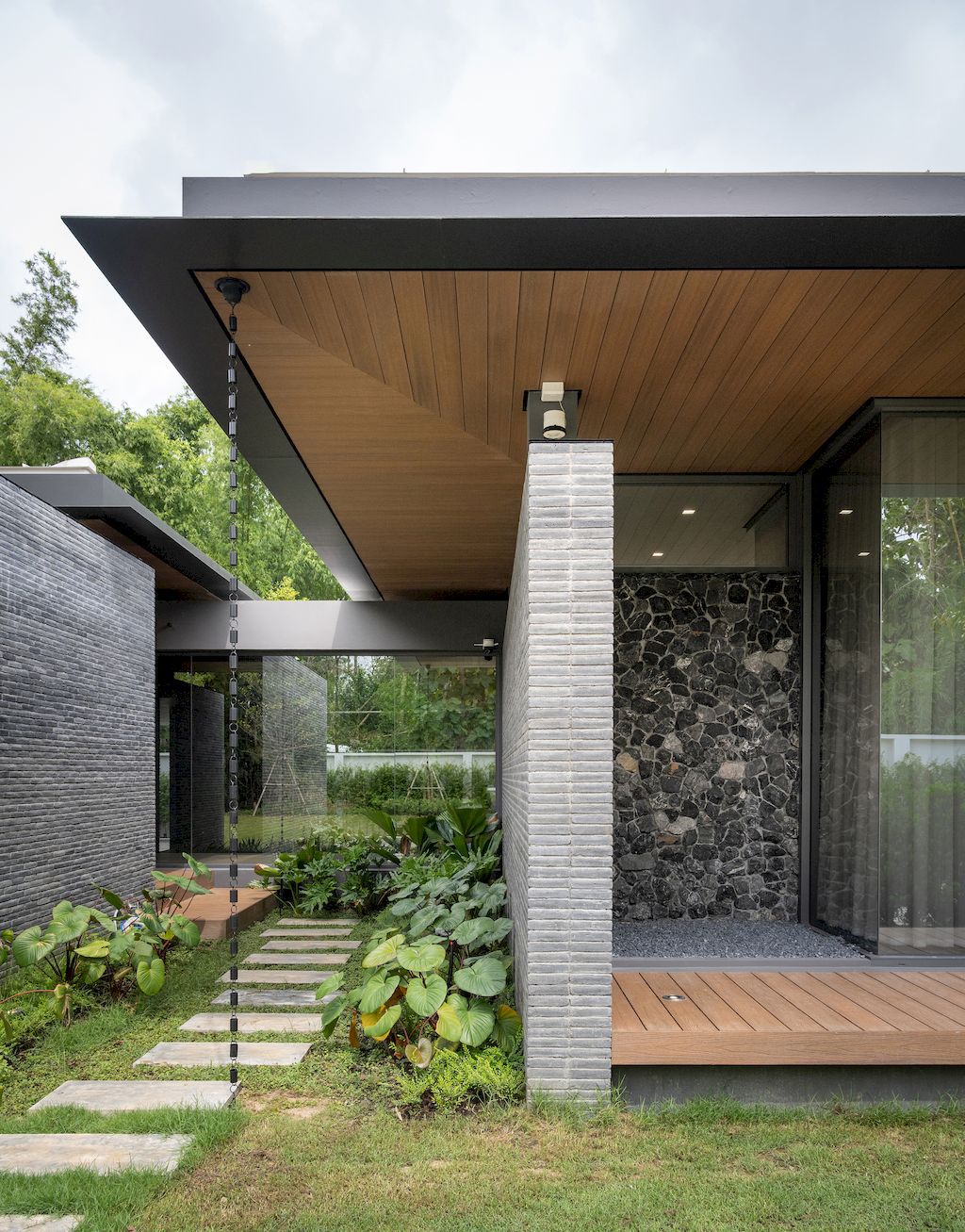 Lomsak Residence, respect & blend in with nature by Architecture's Matter