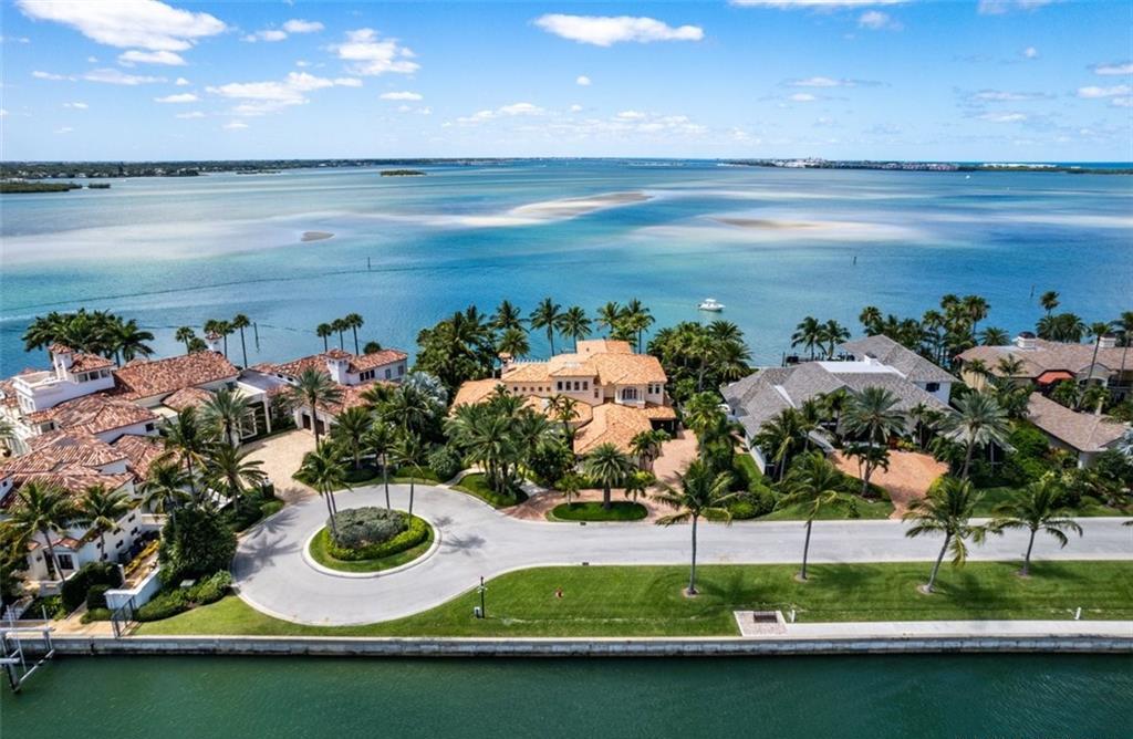 The Home in Stuart, a magnificent waterfront property with wonderful outdoor entertainment spaces set around an infinity pool and spa is now available for sale. This home located at 6881 SE North Marina Way, Stuart, Florida