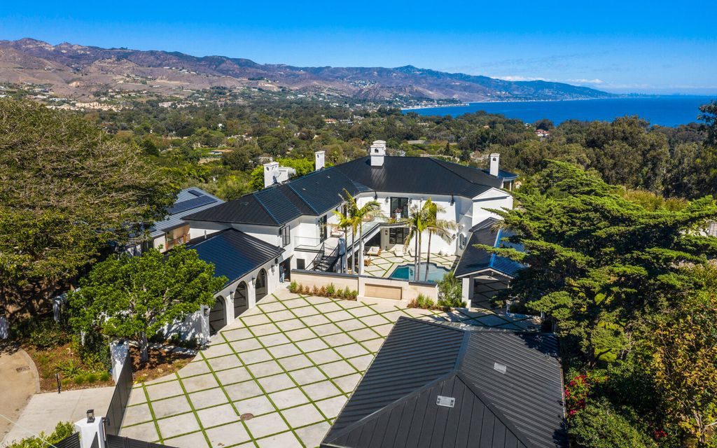 The Home in Malibu, a majestic estate Bbuilt on a palatial scale, with soaring ceilings, stunning woodwork, and bespoke fixtures, the residence has been entirely remodeled inside and out with impeccable attention to detail is now available for sale. This home located at 7052 Dume Dr, Malibu, California