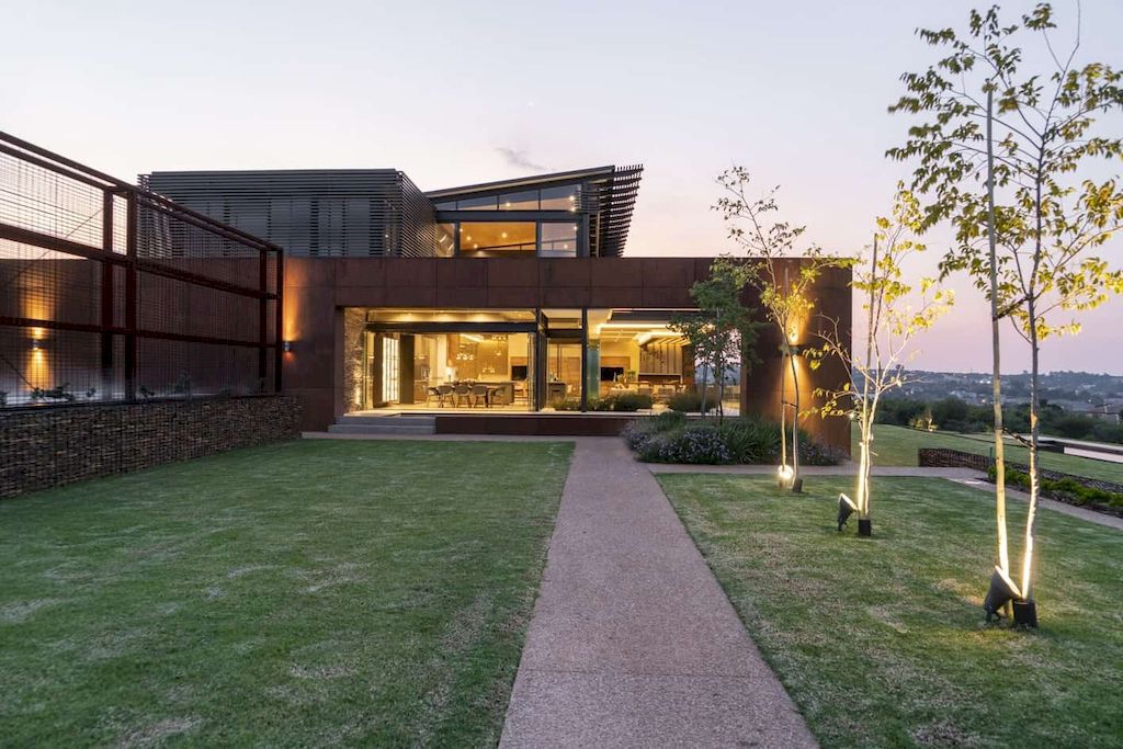 Mooikloof Heights House in South Africa by Nico van der Meulen Architects